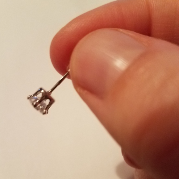 Beautiful Crystal stud earrings!! - Picture 4 of 8